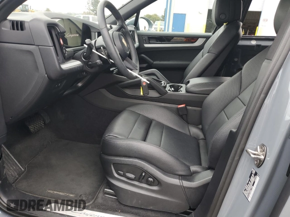 2024 Porsche Cayenne z VIN WP1AA2AY3RDA11208, wystawiony jako Copart lot #54371815 z przebiegiem 7 282 mil mil oraz Szkoda całkowita • Salvage title. Historia ofert i sprzedaży dostępna na DreamBid. Obrazek 7.