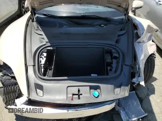 2024 Porsche Taycan z VIN WP0AA2Y1XRSA10095, wystawiony jako Copart lot #60040284 z przebiegiem 1 732 mil mil oraz Szkoda całkowita • Salvage title. Historia ofert i sprzedaży dostępna na DreamBid. Obrazek 11.