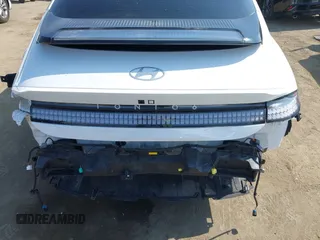 2023 Hyundai Ioniq 6 SEL z VIN KMHM34AA0PA028579, wystawiony jako IAAI lot #42171621 z przebiegiem 24 606 mil mil oraz . Historia ofert i sprzedaży dostępna na DreamBid. Obrazek 20.