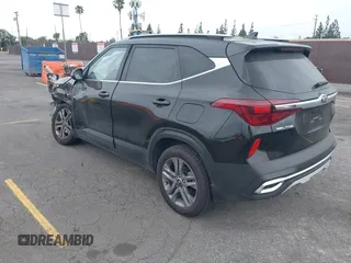 2021 Kia Seltos S with VIN KNDEU2AAXM7146982, listed as a IAAI auction lot 42047526 with 53,024 mi miles and . Bid and sale history available at DreamBid. Image 3.