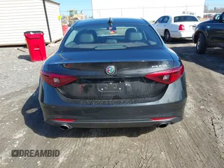 2017 Alfa Romeo Giulia Ti z VIN ZARFAECN4H7551195, wystawiony jako IAAI lot #41444631 z przebiegiem 72 596 mil mil oraz . Historia ofert i sprzedaży dostępna na DreamBid. Obrazek 16.