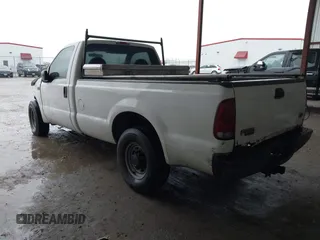 2002 Ford F-250 XL z VIN 1FTNF20L22EB02819, wystawiony jako IAAI lot #42183365 z przebiegiem 254 171 mil mil oraz . Historia ofert i sprzedaży dostępna na DreamBid. Obrazek 3.
