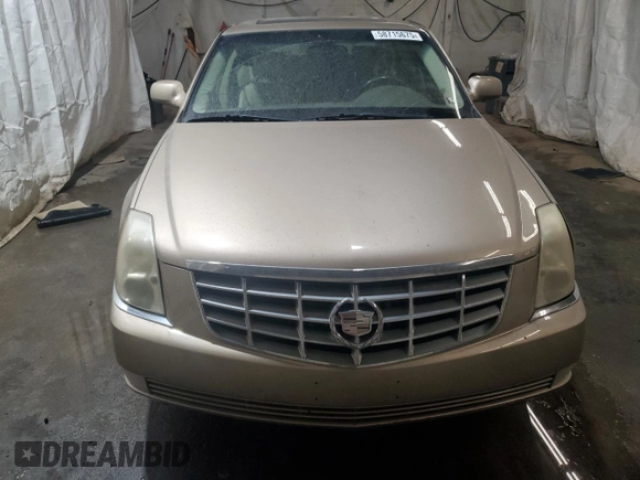 2006 Cadillac DTS 1SC z VIN 1G6KD57Y76U141402, wystawiony jako Copart lot #58715675 z przebiegiem 148 042 mil mil oraz Szkoda całkowita • Salvage title. Historia ofert i sprzedaży dostępna na DreamBid. Obrazek 5.