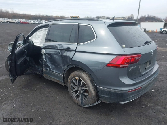 2020 Volkswagen Tiguan SE with VIN 3VV3B7AX0LM086621, listed as a IAAI auction lot 41941639 with 86,732 mi miles. Bid and sale history available at carsss.com. Image 3.