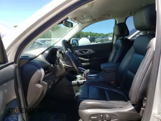 2019 Chevrolet Traverse LT Cloth with VIN 1GNEVGKW0KJ151183, listed as a Copart auction lot 60988104 with 82,431 mi miles and Salvage Title. Bid and sale history available at carsss.com. Image 7.