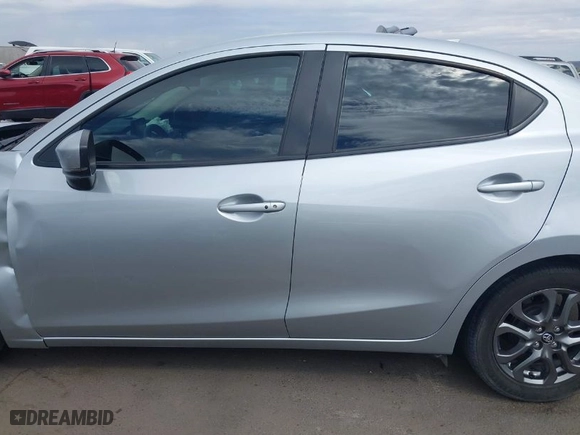 2020 Toyota Yaris Sedan L with VIN 3MYDLBYV3LY712440, listed as a IAAI auction lot 41893483 with NaN miles. Bid and sale history available at carsss.com. Image 15.
