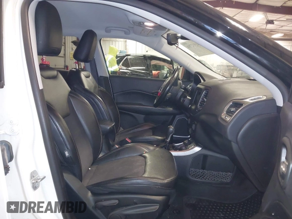 2019 Jeep Compass Latitude with VIN 3C4NJDBB0KT834607, listed as a IAAI auction lot 41932794 with 74,694 mi miles. Bid and sale history available at carsss.com. Image 5.