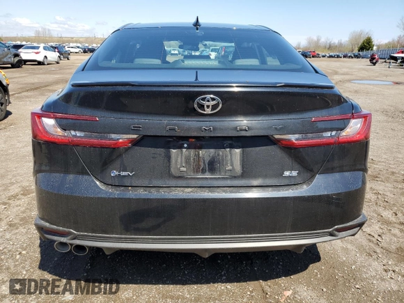 2025 Toyota Camry LE z VIN 4T1DAACK5SU517822, wystawiony jako Copart lot #55895755 z przebiegiem Nie podano mil oraz Szkoda całkowita • Salvage title. Historia ofert i sprzedaży dostępna na DreamBid. Obrazek 6.