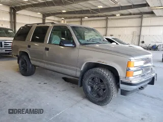 1999 Chevrolet Tahoe Z71 z VIN 1GNEK13R2XJ338897, wystawiony jako Copart lot #54219225 z przebiegiem 232 020 mil mil oraz Szkody całkowita. Historia ofert i sprzedaży dostępna na DreamBid. Obrazek 4.
