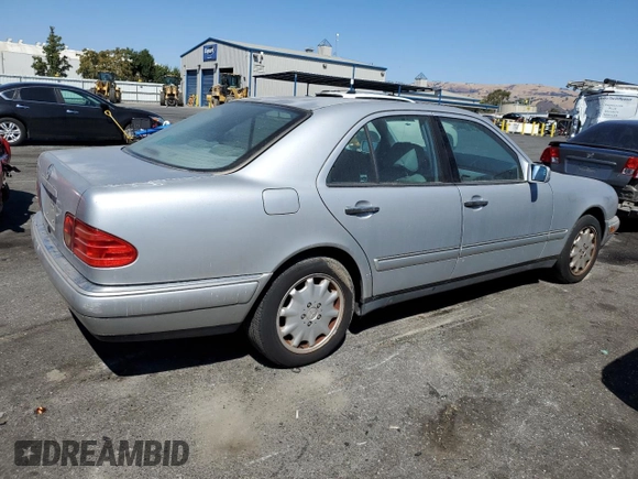 1999 Mercedes-Benz E-Class with VIN WDBJF65H3XA882627, listed as a Copart auction lot 72476674 with 187,656 mi miles and Salvage Title. Bid and sale history available at carsss.com. Image 3.