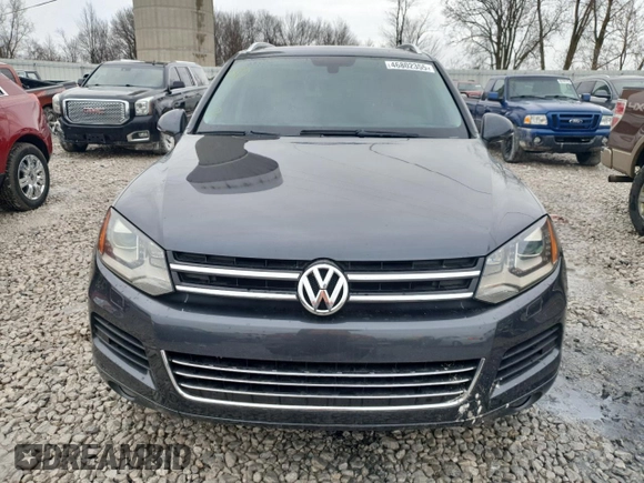 2012 Volkswagen Touareg Sport z VIN WVGFK9BP6CD005005, wystawiony jako Copart lot #46802355 z przebiegiem 141 430 mil mil oraz Czysty tytuł • Clean title. Historia ofert i sprzedaży dostępna na DreamBid. Obrazek 5.