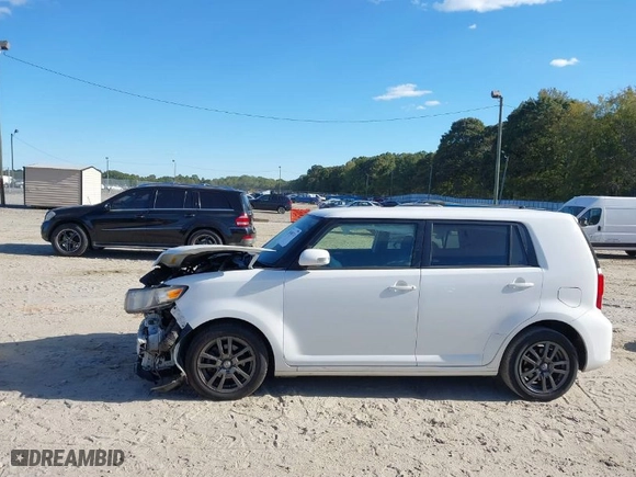 2015 Scion xB with VIN JTLZE4FE9FJ070512, listed as a IAAI auction lot 40580713 with NaN miles. Bid and sale history available at carsss.com. Image 15.