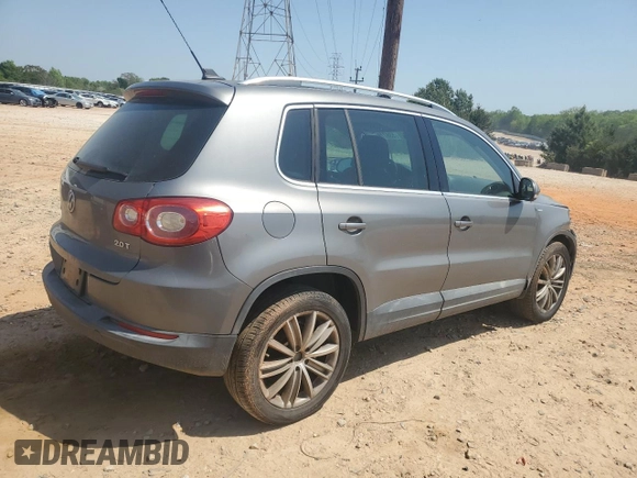 2010 Volkswagen Tiguan Wolfsburg Edition z VIN WVGAV7AX1AW526688, wystawiony jako Copart lot #53877915 z przebiegiem 185 204 mil mil oraz Szkoda całkowita • Salvage title. Historia ofert i sprzedaży dostępna na DreamBid. Obrazek 3.