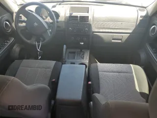 2007 Dodge Nitro SXT z VIN 1D8GT28K97W595592, wystawiony jako Copart lot #58141035 z przebiegiem 149 107 mil mil oraz Czysty tytuł • Clean title. Historia ofert i sprzedaży dostępna na DreamBid. Obrazek 8.