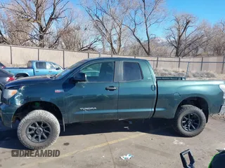 2008 Toyota Tundra z VIN 5TFBV54198X078550, wystawiony jako IAAI lot #41527928 z przebiegiem 190 483 mil mil oraz . Historia ofert i sprzedaży dostępna na DreamBid. Obrazek 14.