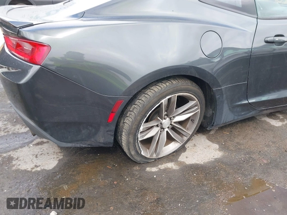 2017 Chevrolet Camaro 1LT z VIN 1G1FB1RS0H0192751, wystawiony jako IAAI lot #42243073 z przebiegiem 124 003 mil mil oraz . Historia ofert i sprzedaży dostępna na DreamBid. Obrazek 6.