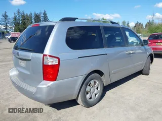 2010 Kia Sedona LX with VIN KNDMG4C3XA6346579, listed as a IAAI auction lot 42085860 with 145,008 mi miles. Bid and sale history available at carsss.com. Image 4.
