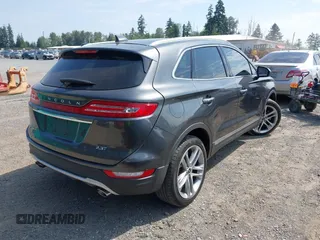 2019 Lincoln MKC Reserve with VIN 5LMTJ3DH8KUL13426, listed as a IAAI auction lot 42565566 with 60,392 mi miles and . Bid and sale history available at DreamBid. Image 4.
