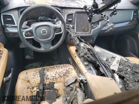 2017 Volvo XC90 Momentum with VIN YV4A22PK0H1175160, listed as a Copart auction lot 61999645 with Not provided miles and Salvage title. Bid and sale history available at DreamBid. Image 8.
