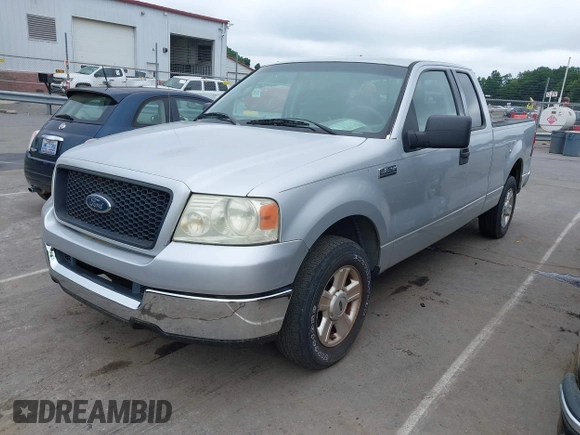2004 Ford F-150 XL z VIN 1FTPX125X4NA15610, wystawiony jako IAAI lot #42316587 z przebiegiem 243 554 mil mil oraz . Historia ofert i sprzedaży dostępna na DreamBid. Obrazek 2.