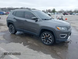 2017 Jeep Compass Limited z VIN 3C4NJDCB8HT647087, wystawiony jako IAAI lot #41998707 z przebiegiem 82 027 mil mil oraz . Historia ofert i sprzedaży dostępna na DreamBid. Obrazek 1.