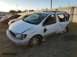 1998 Toyota Sienna LE with VIN 4T3ZF13C2WU067334, listed as a Copart auction lot 44462095 with 203,515 mi miles and Salvage Title. Bid and sale history available at carsss.com. Image 1.