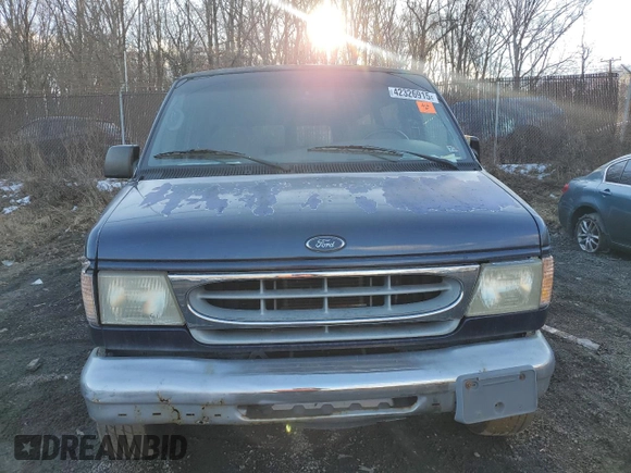 2001 Ford Econoline Passenger XL with VIN 1FBSS31L41HA97689, listed as a Copart auction lot 42326915 with 131,072 mi miles and Salvage title. Bid and sale history available at DreamBid. Image 5.