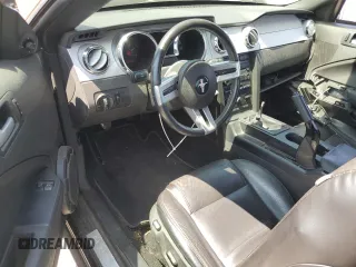 2007 Ford Mustang Deluxe z VIN 1ZVHT80N275227754, wystawiony jako Copart lot #58585035 z przebiegiem 160 466 mil mil oraz Nie do naprawy • Non repairable. Historia ofert i sprzedaży dostępna na DreamBid. Obrazek 8.