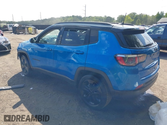 2018 Jeep Compass Latitude with VIN 3C4NJCBB7JT327275, listed as a IAAI auction lot 40176960 with 74,320 mi miles. Bid and sale history available at carsss.com. Image 3.
