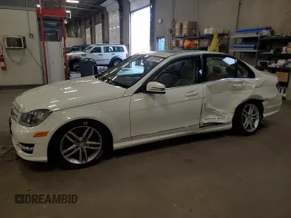 2012 Mercedes-Benz C 300 Sport z VIN WDDGF8BB1CR206301, wystawiony jako Copart lot #60503505 z przebiegiem 108 818 mil mil oraz Szkoda całkowita • Salvage title. Historia ofert i sprzedaży dostępna na DreamBid. Obrazek 1.