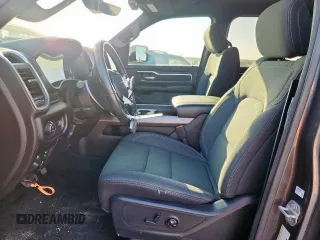 2020 Ram 1500 Big Horn z VIN 1C6SRFFT7LN162323, wystawiony jako Copart lot #60523115 z przebiegiem 25 268 mil mil oraz Szkoda całkowita • Salvage title. Historia ofert i sprzedaży dostępna na DreamBid. Obrazek 7.