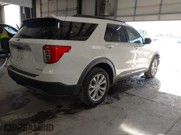 2023 Ford Explorer XLT with VIN 1FMSK8DH2PGB30764, listed as a IAAI auction lot 41608272 with 33,952 mi miles. Bid and sale history available at carsss.com. Image 4.
