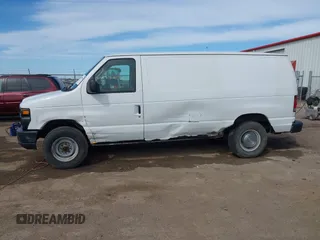 2008 Ford Econoline Cargo Commercial z VIN 1FTNE24L48DB49555, wystawiony jako IAAI lot #41847864 z przebiegiem 150 467 mil mil oraz . Historia ofert i sprzedaży dostępna na DreamBid. Obrazek 14.