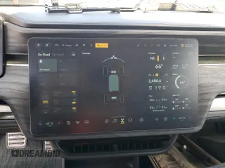 2023 Rivian R1T Adventure z VIN 7FCTGAAA4PN021950, wystawiony jako Copart lot #57800485 z przebiegiem 2 480 mil mil oraz Szkoda całkowita • Salvage title. Historia ofert i sprzedaży dostępna na DreamBid. Obrazek 9.