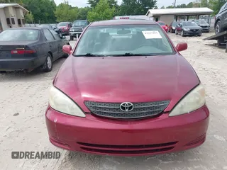 2002 Toyota Camry LE z VIN 4T1BE30K32U110304, wystawiony jako IAAI lot #42357455 z przebiegiem 221 389 mil mil oraz . Historia ofert i sprzedaży dostępna na DreamBid. Obrazek 12.