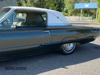 1966 Ford Thunderbird z VIN 6Y87Q136155, wystawiony jako Copart lot #82138205 z przebiegiem 88 020 mil mil oraz Czysty tytuł • Clean title. Historia ofert i sprzedaży dostępna na DreamBid. Obrazek 11.