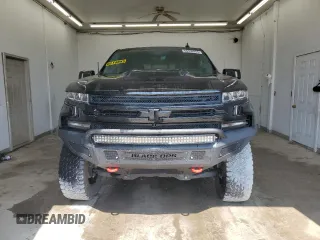 2020 Chevrolet Silverado 1500 LTZ with VIN 1GCUYGEL2LZ104009, listed as a Copart auction lot 68456944 with 39,001 mi miles and Salvage Title. Bid and sale history available at DreamBid. Image 5.