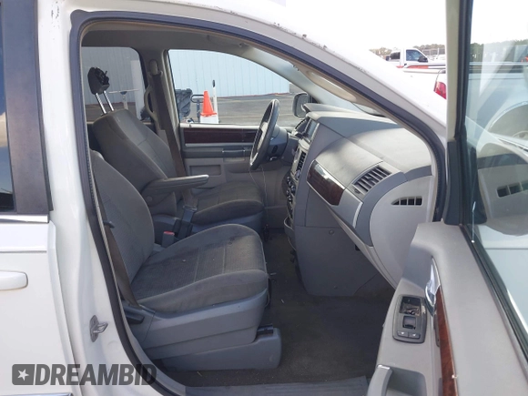 2010 Chrysler Town & Country Touring with VIN 2A4RR5DX4AR435106, listed as a IAAI auction lot 40726036 with 241,470 mi miles. Bid and sale history available at carsss.com. Image 5.