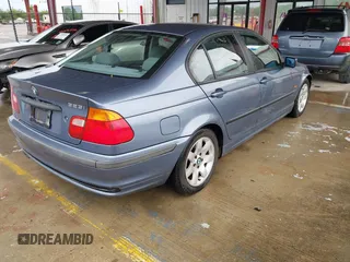 2000 BMW 3 Series 323i with VIN WBAAM334XYCB24411, listed as a IAAI auction lot 42112597 with 94,813 mi miles and . Bid and sale history available at carsss.com. Image 4.