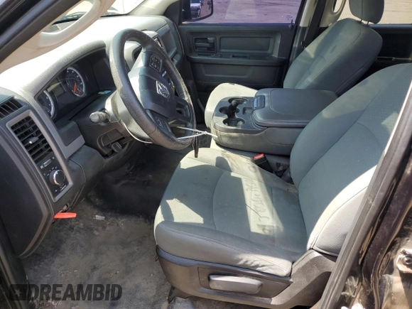 2017 Ram 1500 ST z VIN 1C6RR7FG8HS706828, wystawiony jako Copart lot #61373185 z przebiegiem 135 052 mil mil oraz Czysty tytuł • Clean title. Historia ofert i sprzedaży dostępna na DreamBid. Obrazek 7.