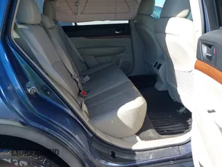 2014 Subaru Outback 2.5i Limited with VIN 4S4BRCNC3E3238624, listed as a IAAI auction lot 41692100 with 128,759 mi miles. Bid and sale history available at carsss.com. Image 8.