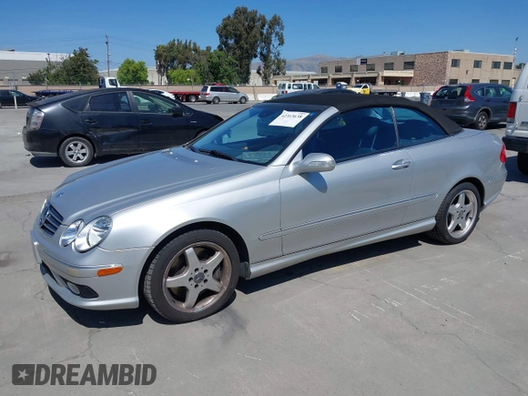 2004 Mercedes-Benz CLK 500 z VIN WDBTK75G24T009579, wystawiony jako IAAI lot #42313638 z przebiegiem 151 536 mil mil oraz . Historia ofert i sprzedaży dostępna na DreamBid. Obrazek 2.