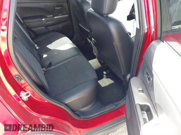 2023 Mitsubishi Outlander ES z VIN JA4ARUAU7PU009973, wystawiony jako IAAI lot #41739275 z przebiegiem 39 215 mil mil oraz . Historia ofert i sprzedaży dostępna na DreamBid. Obrazek 8.