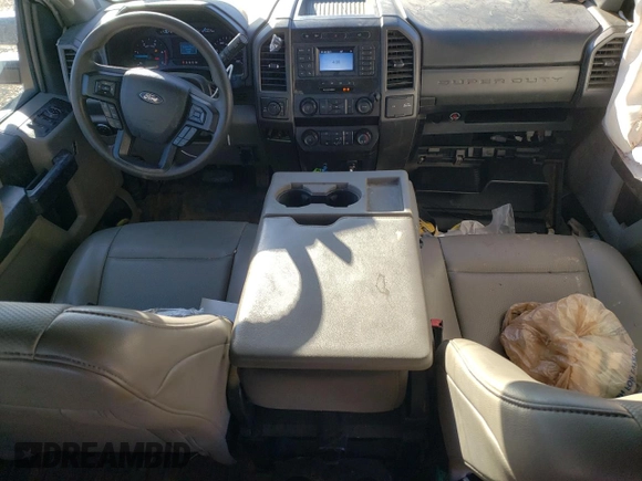 2020 Ford F-250 XL z VIN 1FT7W2BT6LEE28436, wystawiony jako Copart lot #47261765 z przebiegiem 117 061 mil mil oraz Szkoda całkowita • Salvage title. Historia ofert i sprzedaży dostępna na DreamBid. Obrazek 8.