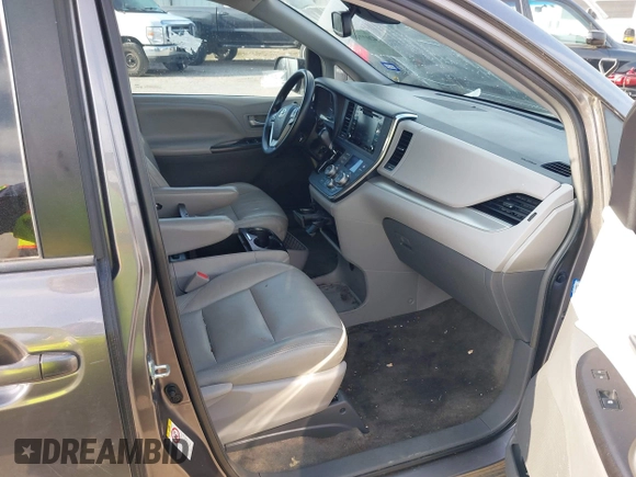 2018 Toyota Sienna LE Auto Access Seat with VIN 5TDKZ3DC2JS915905, listed as a IAAI auction lot 42027300 with 174,770 mi miles. Bid and sale history available at carsss.com. Image 5.