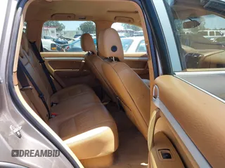 2005 Porsche Cayenne z VIN WP1AA29P55LA24408, wystawiony jako IAAI lot #42398234 z przebiegiem 237 890 mil mil oraz . Historia ofert i sprzedaży dostępna na DreamBid. Obrazek 8.