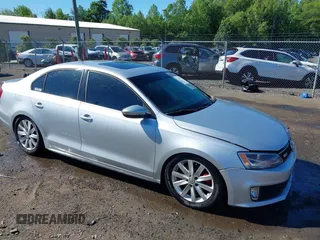 2015 Volkswagen Jetta GLI SEL с VIN 3VW4S7AJXFM345552, выставлен на аукционе IAAI как лот 42202133 с пробегом 111 303 миль миль и . История ставок и продаж доступна на DreamBid. Изображение 1.