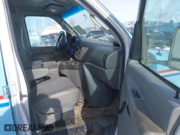 2008 Ford Econoline Cargo Commercial z VIN 1FTNE14W88DB57629, wystawiony jako IAAI lot #41566660 z przebiegiem 167 399 mil mil oraz . Historia ofert i sprzedaży dostępna na DreamBid. Obrazek 5.