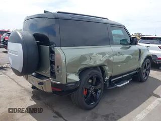 2021 Land Rover Defender z VIN SALEX6RU9M2052319, wystawiony jako IAAI lot #42378394 z przebiegiem 30 822 mil mil oraz . Historia ofert i sprzedaży dostępna na DreamBid. Obrazek 6.