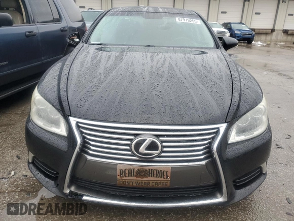 2013 Lexus LS 460 z VIN JTHCL5EF4D5018541, wystawiony jako Copart lot #87919255 z przebiegiem 127 441 mil mil oraz Szkoda całkowita • Salvage title. Historia ofert i sprzedaży dostępna na DreamBid. Obrazek 5.